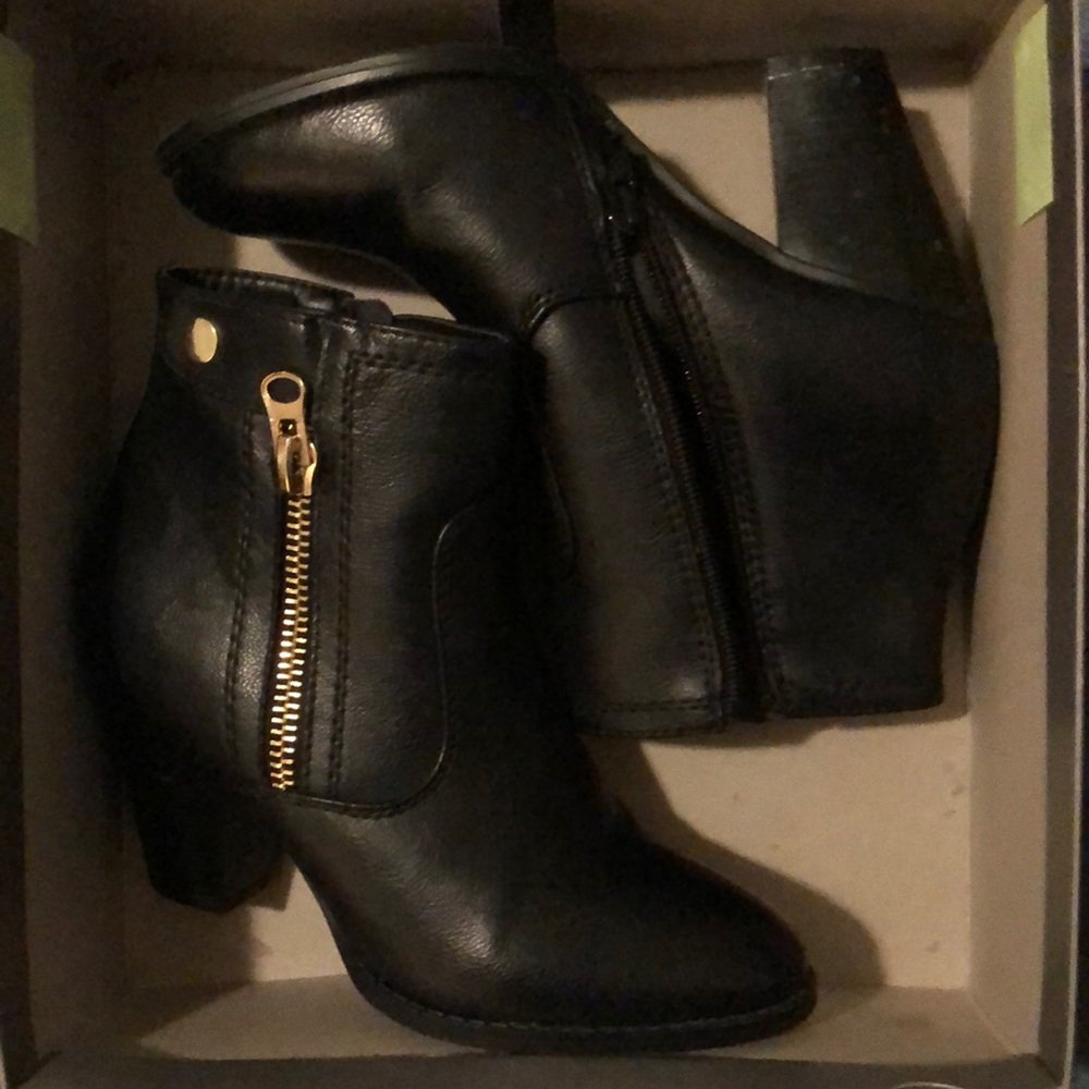 Black heel booties